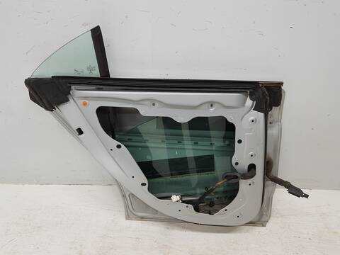 Foto 2ª: Puerta Trasera Izquierda Mercedes Clase C 160 CLA 45 AMG 4MATIC EDITION 1 117.352) (2014)