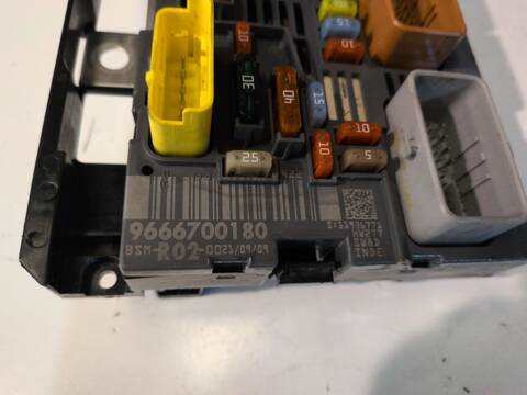 Foto 3ª: Caja Reles Fusibles Citroen C5 RHR (2008)