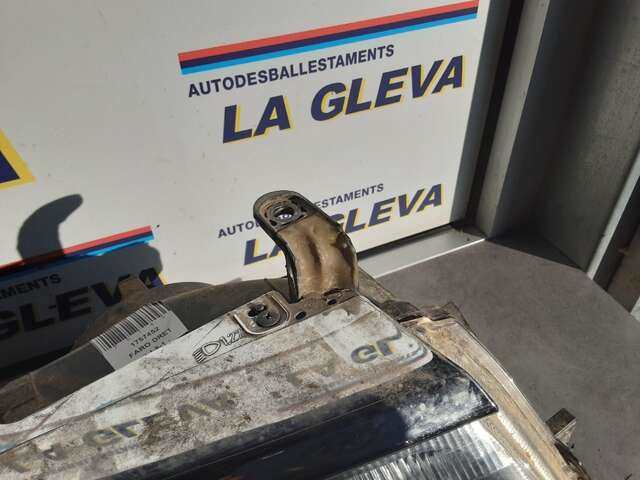 Foto 2ª: Faro Derecho Mitsubishi Montero 2.5 TDI (2003)