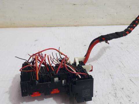 Foto 3ª: Caja Reles Fusibles Volkswagen Golf COMFORTLINE BLUEMOTION AUT. 150CV (2013)