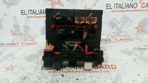 Foto 4ª: Caja Reles Fusibles Volkswagen Golf BERLINA 105CV 77KW (2003)