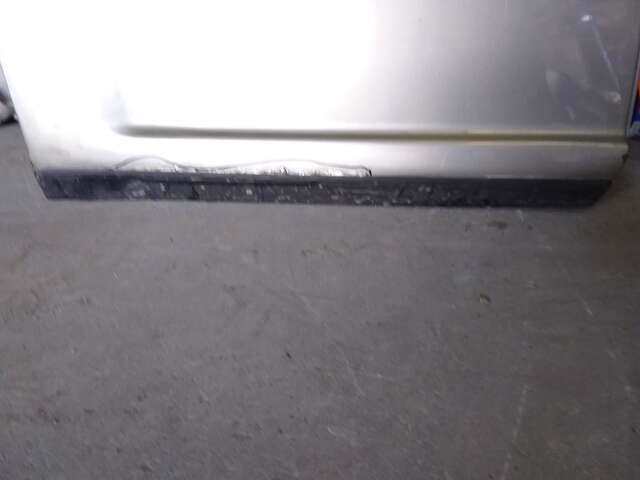 Foto 3ª: Puerta Trasera Derecha Nissan X-Trail X-TRAIL 0CV T30 DESDE 06/2001 HASTA 01/2013 [2184 CC (2.2 LTR) 114CV/84KW (YD22)] (2005)