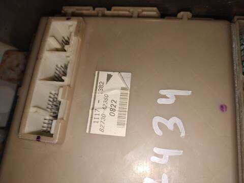 Foto 2ª: Caja Reles Fusibles Toyota Rav4 EXECUTIVE 150CV 110KW [2AD] (2011)