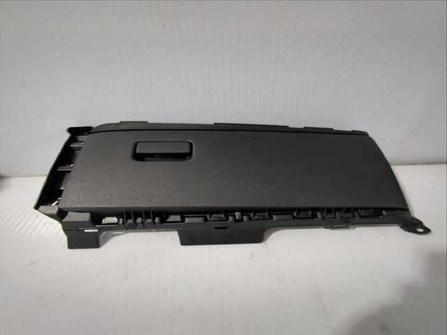 Guantera Toyota Yaris 1.5 HYBRID MXPH11) 92CV