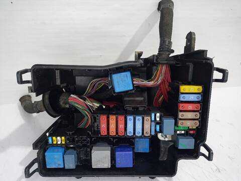 Foto 3ª: Caja Reles Fusibles Renault Trafic L1H1 2 7T 95CV [R9M413] (2014)