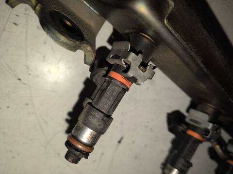 Foto 3ª: Rampa Inyectora Nissan Micra ACENTA 1.2 CAT 65CV (2003)