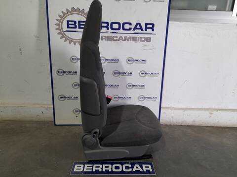 Foto 2ª: Asiento Delantero Derecho Peugeot 107 1.0 CAT 384F) 68CV 50KW [G/ 1KR] (2006)