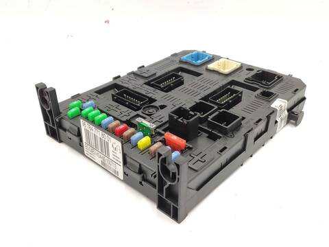 Caja Reles Fusibles Peugeot 5008 1.6 HDI 114CV 84KW