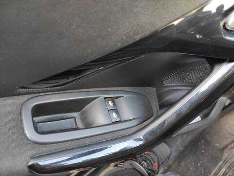 Botonera Elevalunas Peugeot 208 ZM01