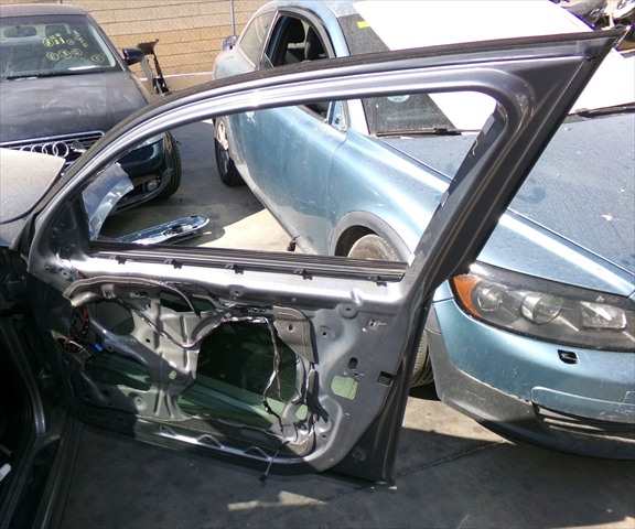 Foto 2ª: Puerta Delantera Derecha Bmw Serie 1 118 2.0 D E87,2004-2013 [N47D20C] (2010)