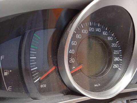 Foto 4ª: Cuadro de Instrumentos Volvo V40 MOMENTUM 150CV 110KW [D4204T9] (2016)