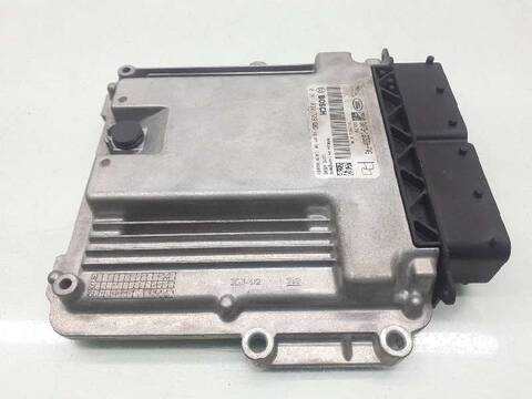 Foto 2ª: Centralita Motor ECU Jaguar XE PORTFOLIO 180CV 132KW [204DTD] (2017)