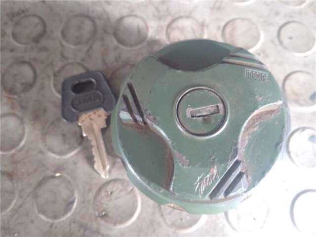 Foto 3ª: Tapa Exterior Combustible Lada Niva 1.6 5000 [1.6 LTR. - 56 KW] [EXP.4T]