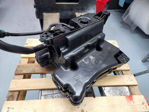 Foto 2ª: Deposito AdBlue Volkswagen Passat R-LINE 4 MOTION 193CV [DXNB] (2024)