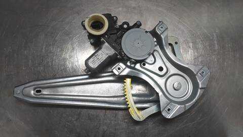 Foto 2ª: Elevalunas Manual Trasero Derecho Toyota Auris HYBRID ACTIVE BUSINESS PLUS 136CV 100KW (2016)