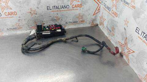 Foto 2ª: Caja Reles Fusibles Subaru Tribeca LIMITED PLUS 245CV 180KW [EZ30] (2008)