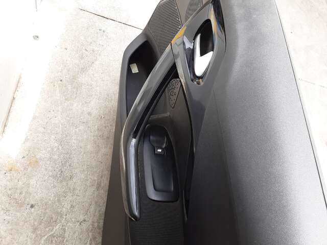 Foto 3ª: Puerta Delantera Derecha Peugeot 208 1.2 12V82CV 0CV [HMZ] (2015)