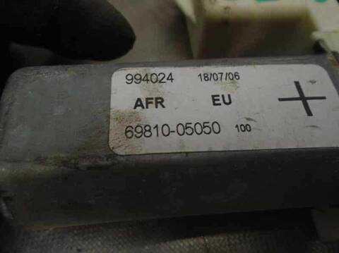 Foto 3ª: Elevalunas Eléctrico Delantero Derecho Toyota Avensis BERLINA 129CV 95KW (1998)
