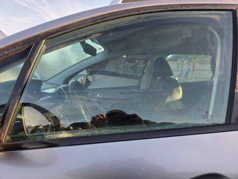 Luna Delantera Izquierda Peugeot 2008 HMZ