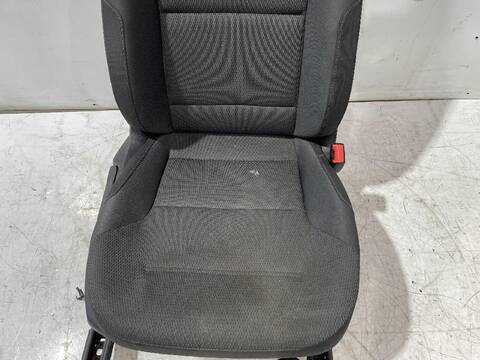 Foto 3ª: Asiento Delantero Derecho Volkswagen Golf COMFORTLINE BLUEMOTION AUT. 150CV (2013)