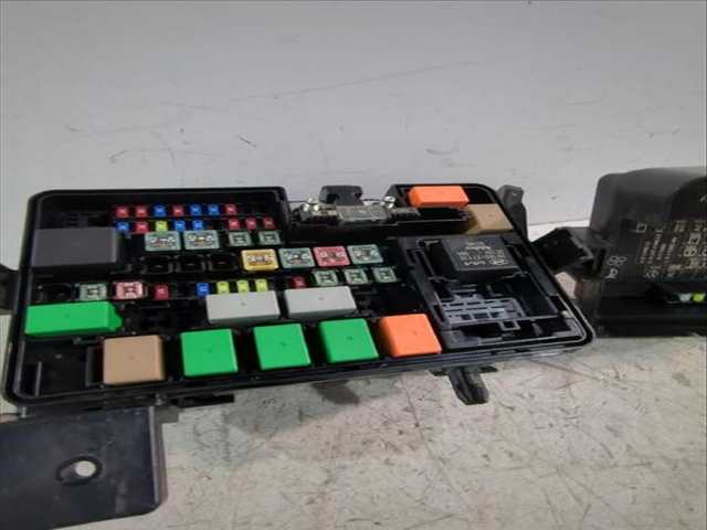 Foto 3ª: Caja Reles Fusibles Kia Stonic 1.0 T-GDI 101CV [G3LC G3LE] (2017)