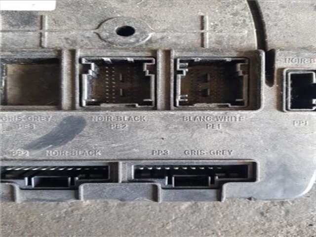 Foto 3ª: Caja Reles Fusibles Renault Megane 1.5 AUTHENTIQUE [1.5 LTR. - 78 KW DCI DIESEL] II BERLINA 5P (10.2002-_) [K9K P7]