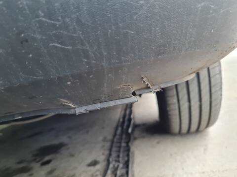 Foto 3ª: Paragolpes Trasero Volkswagen Caddy FURGON ECONOMY BLUEMOTION 102CV 75KW [CAYD] (2012)