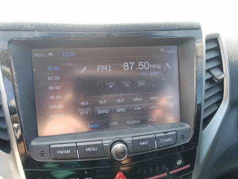 Foto 3ª: Pantalla Multifuncion Ssangyong Tivoli CRYSTAL 4X2 116CV 85KW [673910] (2017)