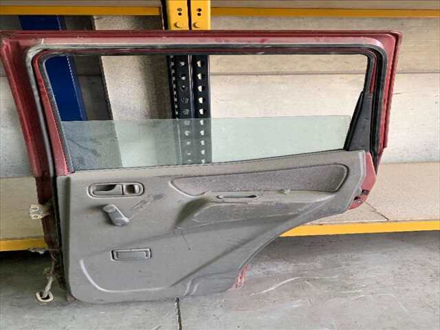 Foto 2ª: Puerta Trasera Derecha Nissan Terrano 2.7 TD 4WD 101CV (1994)