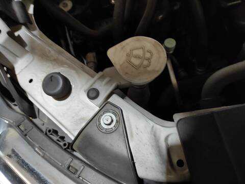 Deposito Limpiaparabrisas Mitsubishi Outlander 4B11