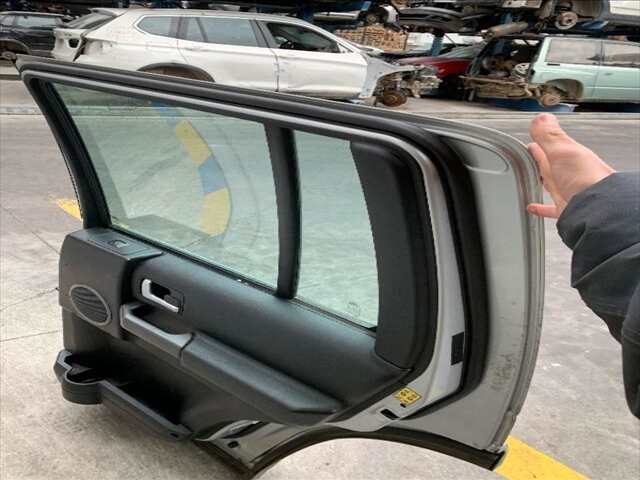 Foto 2ª: Puerta Trasera Derecha Land Rover Discovery 2.7 TDI V6 190CV [276DT] (2006)