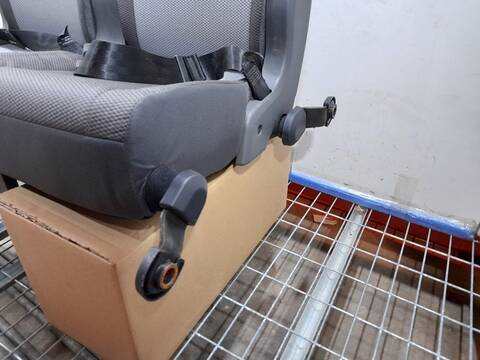 Foto 2ª: Asientos Traseros Toyota Hiace VERSION INDEFINIDA (2019)