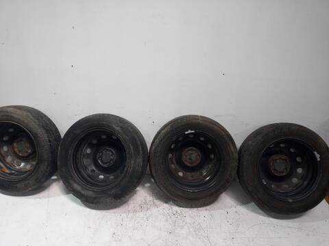 Foto 3ª: Juego LLantas Peugeot Bipper BASIS 75CV (2008)