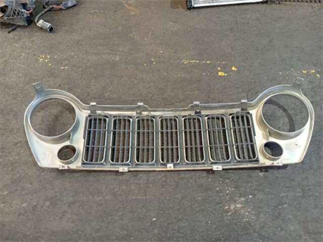 Foto 3ª: Rejilla Delantera Jeep Cherokee 2.8 CRD EXTREME [2.8 LTR. - 120 KW CRD CAT]