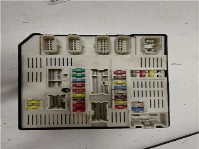 Foto 2ª: Caja Reles Fusibles Renault Megane 1.5 DCI D FAP (106 CV) III BERLINA 5 P [K9K832]
