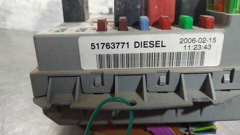 Foto 4ª: Caja Reles Fusibles Renault Clio 1.9 D 64CV 47KW [F8Q] (1999)