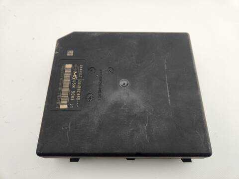 Foto 3ª: Caja Reles Fusibles Renault Megane BUSINESS BERLINA 90CV 66KW III BERLINA 5 P [K9K834] (2013)