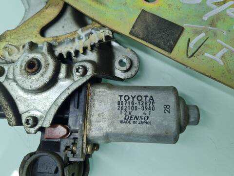 Foto 3ª: Elevalunas Manual Trasero Izquierdo Toyota Rav4 2.0 D-4D EXECUTIVE 4X4 2003 ) 116CV 85KW [1CDFTV] (2004)