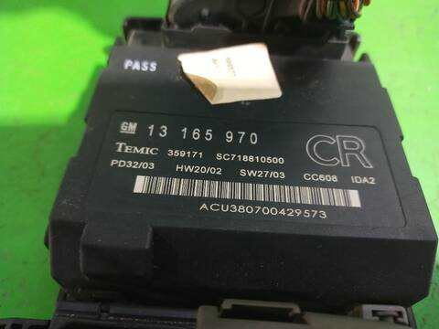 Foto 2ª: Caja Reles Fusibles Opel Vectra GTS 125CV [Y22DTR] (2002)