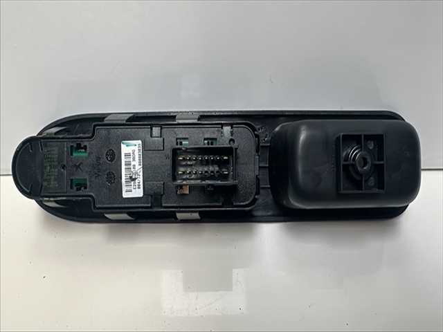 Foto 2ª: Botonera Elevalunas Peugeot 207 1.4 GASOLINA [G-8FP] (2012)