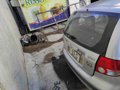 Foto 2ª: Portón Hyundai Getz G4HD (2003)