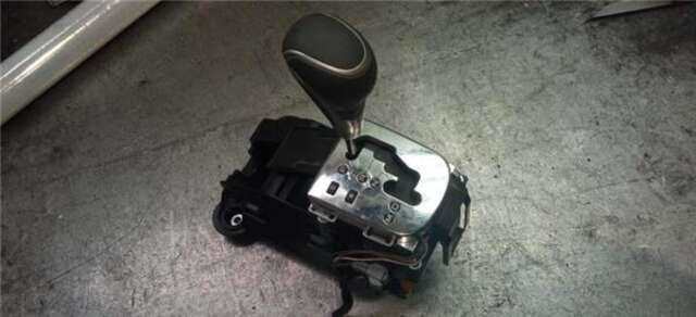 Foto 2ª: Palanca de Cambio Peugeot 208 1.2 ALLURE [1.2 LTR. - 81 KW 12V E-THP - PURETECH] [HNZ-HN01]