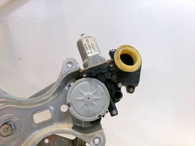 Foto 2ª: Elevalunas Eléctrico Trasero Izquierdo Toyota Corolla 2.2 D 2004-2009 (2007)