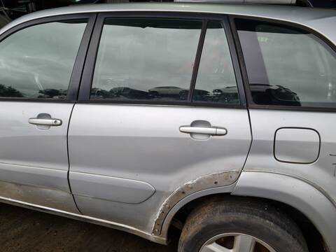 Puerta Trasera Izquierda Toyota Rav4 2.0 D-4D EXECUTIVE 4X4 2003 ) 116CV 85KW