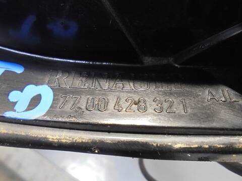 Foto 3ª: Piloto Trasero Derecho Renault Megane 1.4 16V BERLINA 95CV 70KW I FASE 2 BERLINA BA0) [K4J C7] (2000)