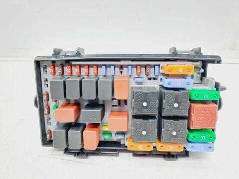 Foto 3ª: Caja Reles Fusibles Fiat Grande Punto 1.3 16V JTD CAT 90CV 66KW [199A3000] (2007)
