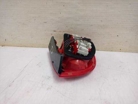 Foto 2ª: Piloto Trasero Derecho Volkswagen Passat ADVANCE 131CV [AVF] (2000)