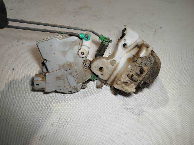 Foto 4ª: Cerradura Puerta Trasera Izquierda Nissan Patrol 2.8 TD Y61 TD6 [RD28ETI] (1999)