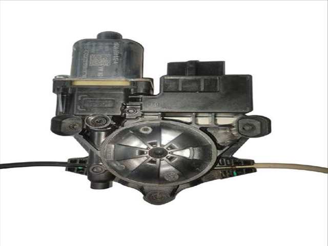 Foto 3ª: Elevalunas Manual Trasero Derecho Volkswagen Tiguan 2.0 TDI (2007)