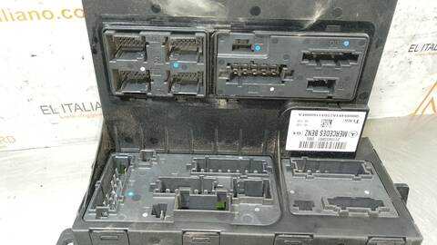 Foto 3ª: Caja Reles Fusibles Mercedes Clase E 180 E 200 CDI 211.007) BERLINA 136CV 100KW [OM646961] (2004)